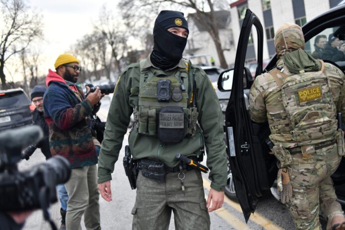 gobierno-de-trump-anuncia-despliegue-de-cientos-de-policias-en-mineapolis