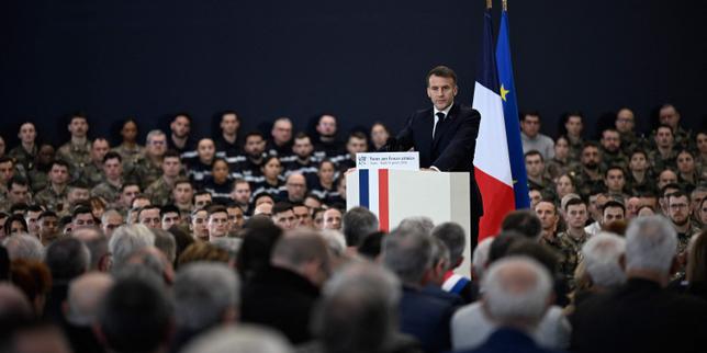 emmanuel-macron-llama-a-los-parlamentarios-a-adoptar-un-presupuesto-para-aumentar-el-esfuerzo-de-defensa:-«la-aceleracion-de-los-peligros-ordena-acelerar-el-rearme-de-francia»