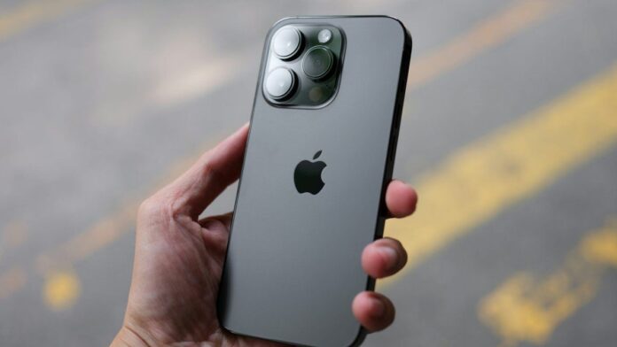 celulares-con-aranceles-0:-cuanto-costaran-ahora-en-argentina-los-iphone-y-smartphones-de-alta-gama