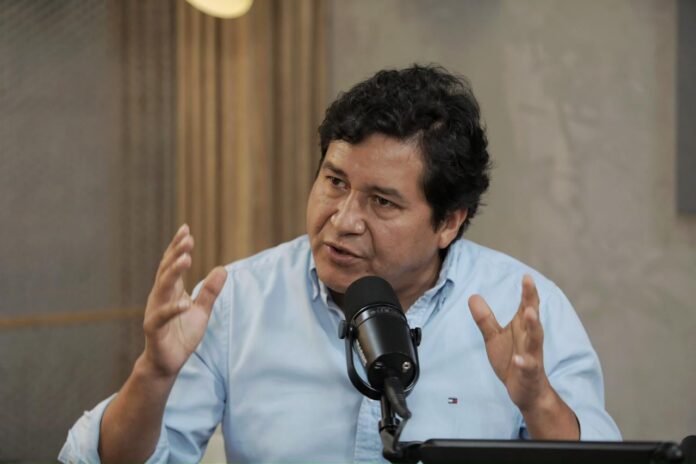 vladimir-meza-sobre-carlos-alvarez:-“lo-sometieron-a-una-investigacion-y-la-maxima-instancia-e-justicia-dijo-que-no-hay-nada”