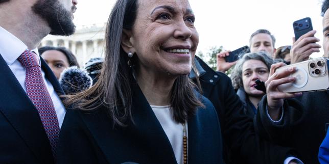 maria-corina-machado,-la-“oferta”-a-donald-trump-con-la-medalla-del-nobel-de-la-paz
