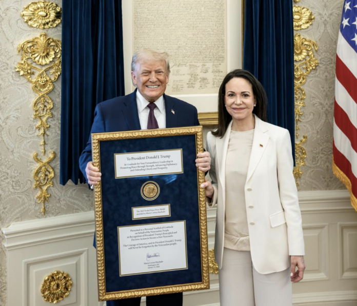 la-foto-del-encuentro-entre-maria-corina-machado-y-donald-trump