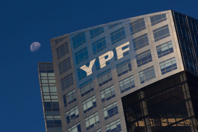 ypf-expropriation-case:-argentina-denounces-“harassment”-as-hedge-fund-asks-for-sanctions