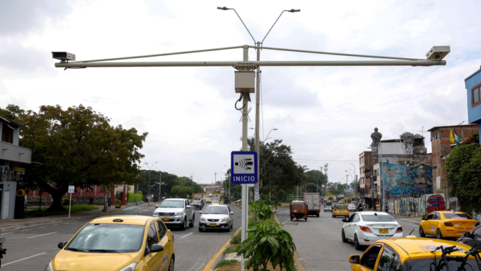 mas-alla-de-las-multas:-camaras-de-fotodeteccion-redujeron-la-siniestralidad-vial-en-un-67-%-en-puntos-criticos-de-cali
