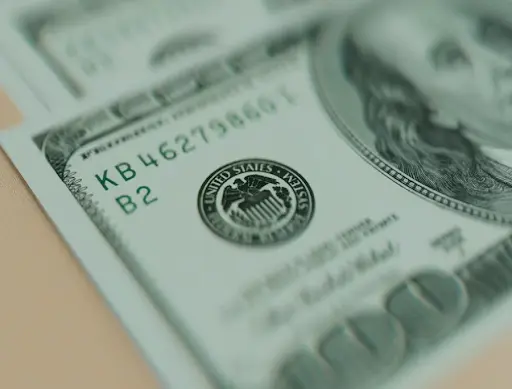el-real-brasileno-se-mantiene-firme-mientras-la-politica-de-sucesion-de-la-fed-eleva-el-dolar-en-el-margen