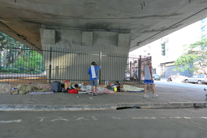 el-creciente-numero-de-personas-sin-hogar-en-la-calle-en-brasil-pone-a-prueba-una-afirmacion-clave-sobre-el-progreso