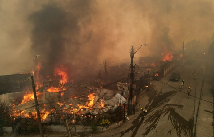incendios-en-chile:-aumenta-a-15-el-numero-de-los-fallecidos-ya-mas-de-50.000-los-evacuados