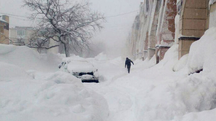intensa-nevada-cubrio-kamchatka,-en-rusia,-y-dejo-dos-muertos