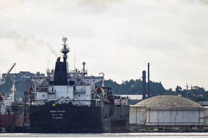 mexico-lanza-un-salvavidas-petrolero-a-cuba-tras-el-paron-venezolano