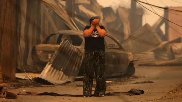 “muchos-no-quisieron-salir-por-cuidar-sus-cosas-y-ahora-estan-muertos”:-los-testimonios-que-muestran-la-gravedad-de-los-incendios-en-chile-que-dejaron-al-menos-19-muertos