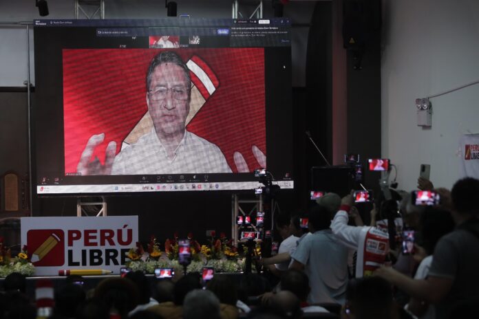 vladimir-cerron:-desde-la-clandestinidad-profugo-candidato-se-sigue-burlando-de-la-justicia-y-participa-en-vivo-por-zoom-en-evento-de-peru-libre