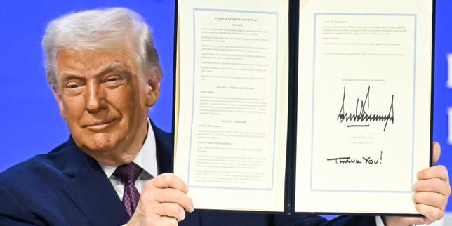 donald-trump-lanza-a-su-hijo-conseil-de-la-paix-a-davos:-35-paises-adherentes,-la-francia-y-la-union-sovietica-rechazan