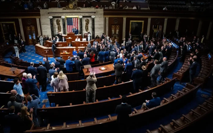 despues-del-estancamiento-en-el-senado,-la-votacion-empatada-en-la-camara-no-logra-controlar-a-trump-sobre-venezuela