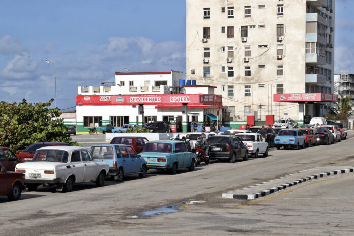 el-fin-del-petroleo-venezolano-para-cuba-desata-las-colas-por-combustible-en-la-isla