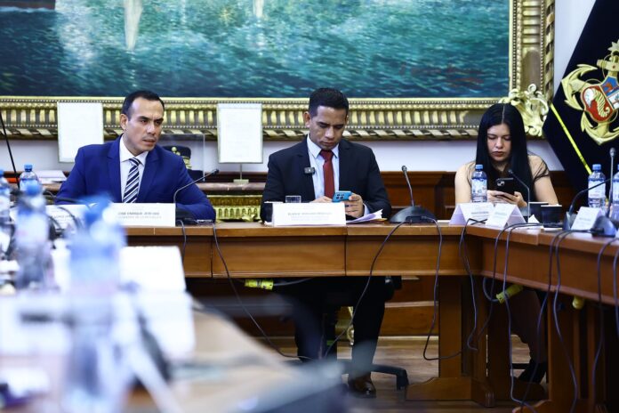 jose-jeri:-comision-de-fiscalizacion-del-congreso-decide-este-lunes-citacion-a-dos-ministros-por-reuniones-con-empresario-chino