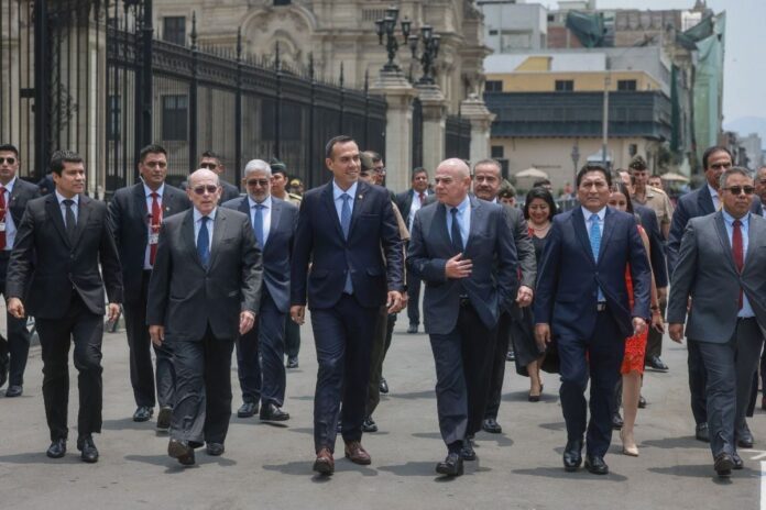 ministro-de-justicia,-walter-martinez:-“el-gabinete-se-mantiene-firme-y-trabajando-unidos”