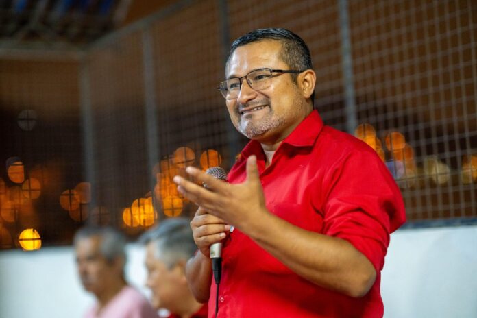 el-legado-oculto-de-ronald-atencio:-candidato-presidencial-fue-intervenido-en-auto-requerido-por-robo-y-por-insultar-a-pnp