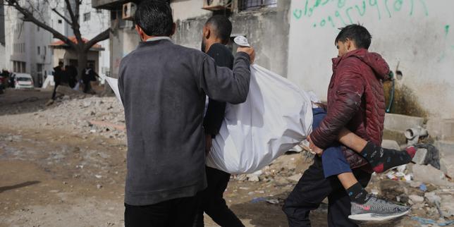 en-gaza,-la-defensa-civil-dice-que-dos-adolescentes-estan-juntos-en-un-ataque-israeli
