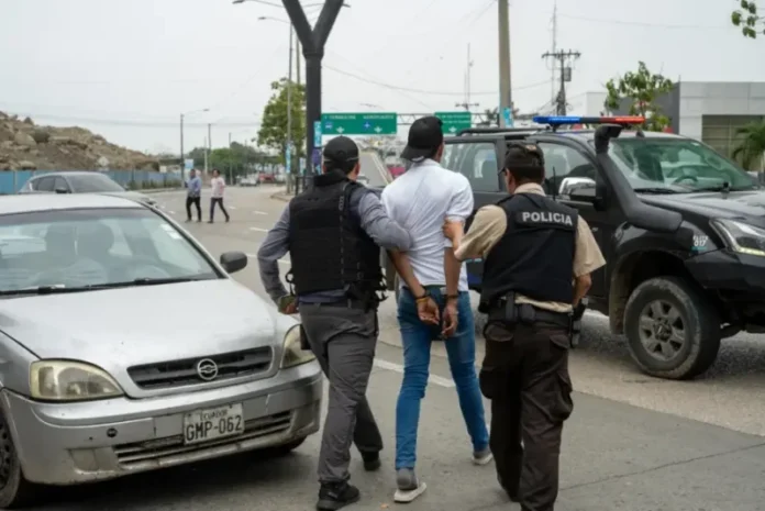 policia-de-ecuador-golpea-“logistica”-del-crimen-organizado-con-varios-operativos-en-costa