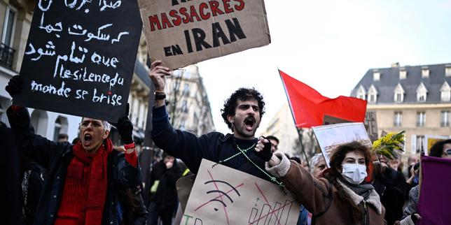 en-iran,-le-pouvoir-judiciaire-promet-des-proces-rapides-et-des-punitions-«sans-la-moindre-clemence»-contre-les-manifestants-arretes