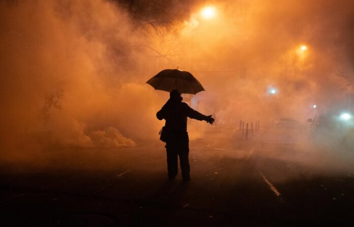 protestas-en-mianeapolis:-habitantes-desafian-el-frio-para-honrar-a-un-enfermero-que-murio-a-manos-del-ice
