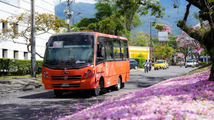usuarios-en-ibague-estallan-por-alza-de-400-pesos-en-el-pasaje-de-autobus,-anuncian-protestas-y-senalan-a-la-alcaldia-por-subir-tarifas-sin-concertacion