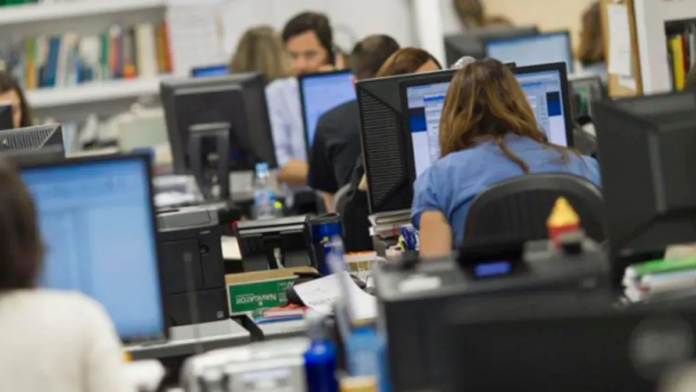 salarios-estatales:-el-gobierno-de-javier-milei-confirma-aumento-de-2%-mas-suma-fija-para-empleados-publicos,-¿cuanto-van-acobrar?