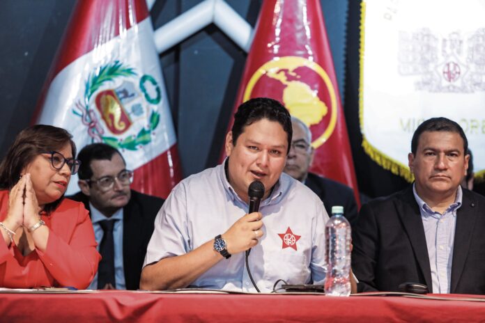 enrique-valderrama-reta-a-cesar-acuna-a-debatir-en-la-plaza-de-armas-de-trujillo