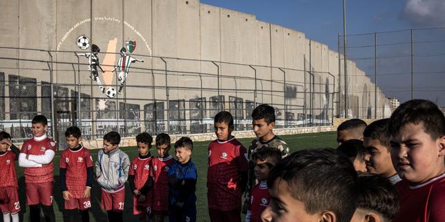 en-bethleem,-la-uefa-reussit-un-pequeno-milagro-al-salvar-un-estadio-de-futbol-condenado-a-la-demolicion-por-israel