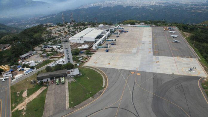 suspender-operaciones-en-el-aeropuerto-palonegro-de-bucaramanga-por-fallas-en-la-iluminacion-de-la-pista:-esto-se-sabe
