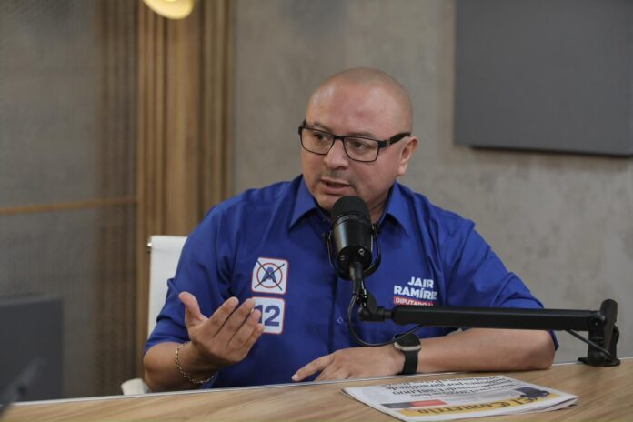 candidato-de-app-al-congreso-jair-ramirez:-“el-presidente-jeri-ya-recibio-el-mensaje-de-cesar-acuna,-que-renuncie”