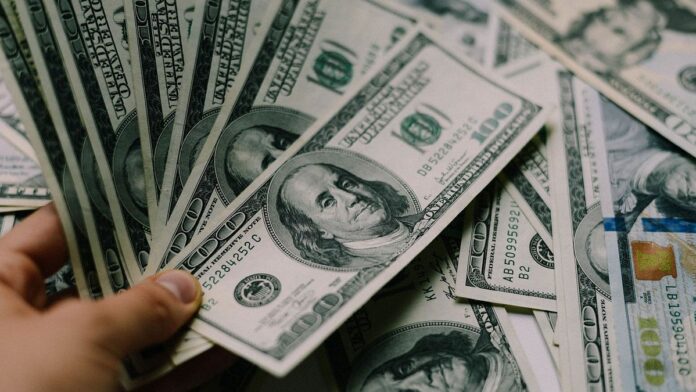 el-dolar-cierra-un-enero-a-la-baja,-pero-con-un-repunte-en-la-ultima-semana-del-mes
