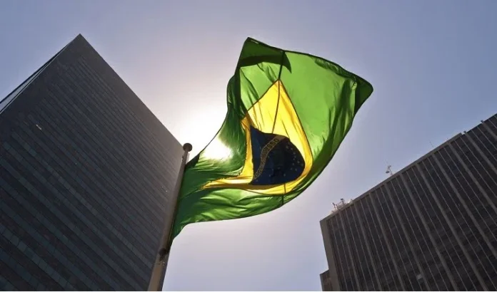 panorama-fiscal-de-brasil-para-2025:-una-pequena-brecha-primaria,-una-enorme-factura-de-intereses