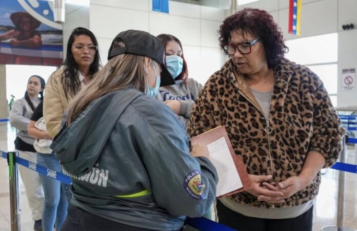 venezuela-recibe-vuelo-con-309-ciudadanos-repatriados-desde-arizona