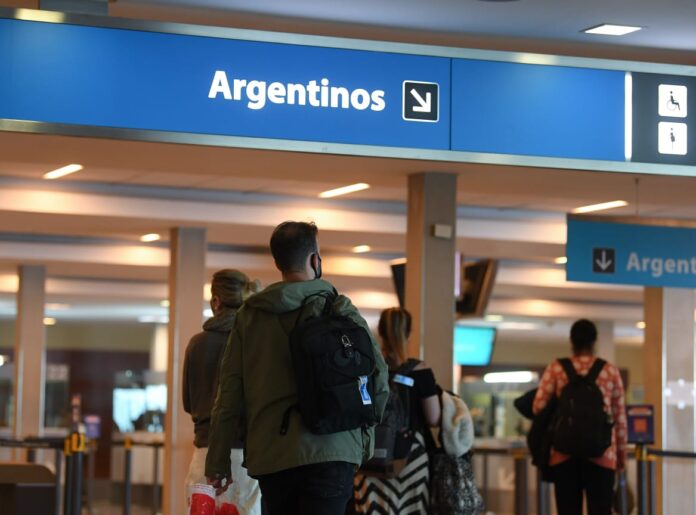 is-argentina-creating-its-own-version-of-the-us-immigration-agency-ice?