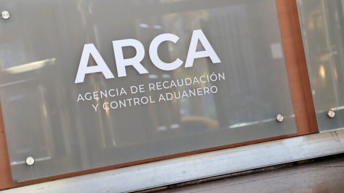 la-recaudacion-tributaria-de-enero-cayo-un-7,6%-real,-presionada-por-una-fuerte-baja-en-el-iva