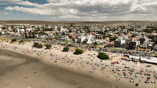 en-puerto-madryn-febrero-arranca-con-triatlon,-campeonado-de-aguas-abiertas-y-futvoley