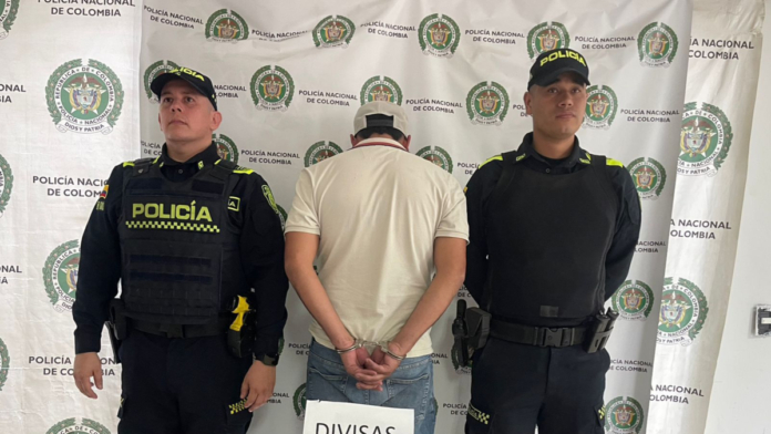 hombre-que-se-movilizaba-en-una-toyota-hilux-por-santander-quiso-sobornar-a-la-policia-con-255-millones-de-pesos-y-fue-capturado