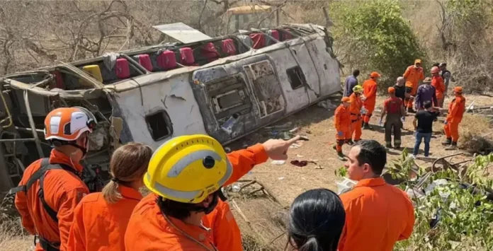 el-vuelo-de-un-autobus-deja-15-peregrinos-muertos