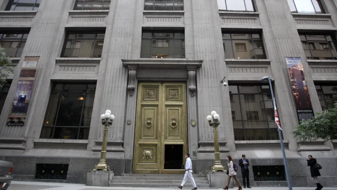 el-banco-central-de-chile-mantiene-las-tasas-estables-pero-revela-que-estan-a-punto-de-recortarlas