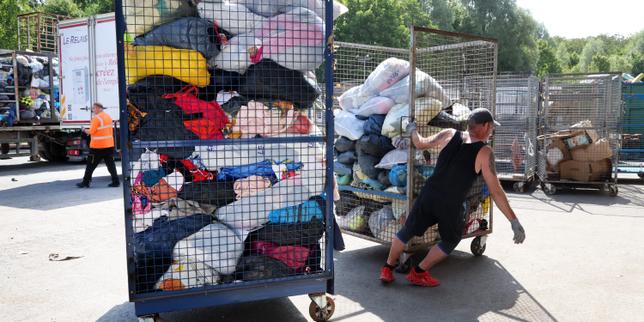 le-marche-de-la-collection-de-vetements-a-bout-de-souffle