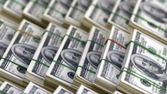 los-argentinos-se-han-apoderado-de-26-mil-millones-de-dolares-desde-que-se-flexibilizaron-los-controles-cambiarios