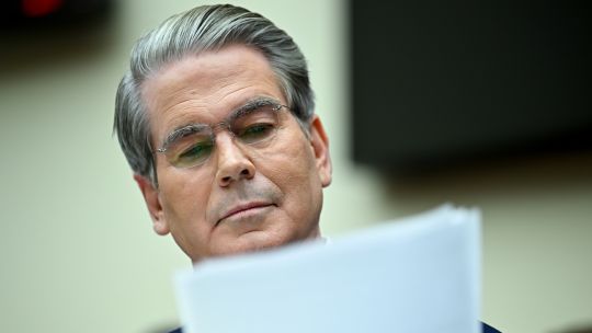 senador-estadounidense-pide-a-bessent-poner-fin-a-linea-swap-de-20.000-millones-de-dolares-con-argentina