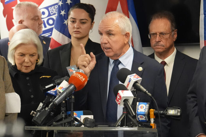 el-congresista-carlos-gimenez-exige-a-delta-y-american-airlines-suspender-sus-viajes-a-cuba