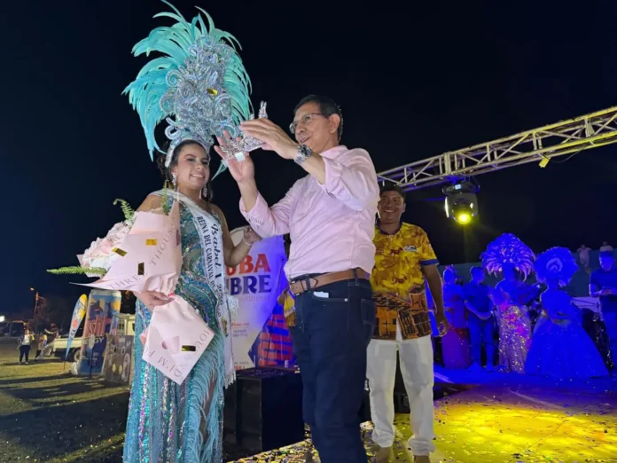 isabel-i-fue-coronada-como-la-reina-del-carnaval-de-porongo