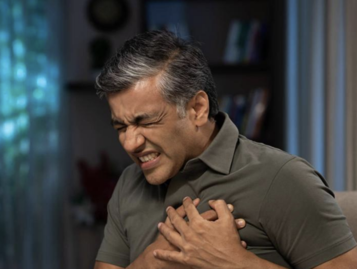 ¿a-que-edad-aumenta-el-riesgo-de-infarto-en-hombres?-nuevo-estudio-revela-que-son-vulnerables-mucho-antes-de-lo-que-se-creia