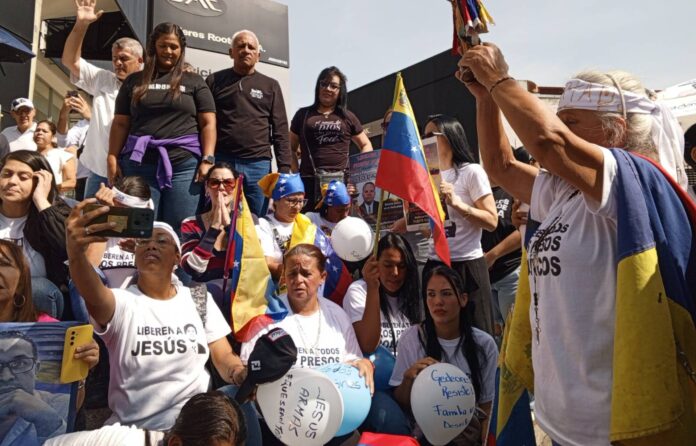 activistas-y-familiares-de-presos-politicos-marcharon-hasta-el-helicoide:-“no-tenemos-miedo”