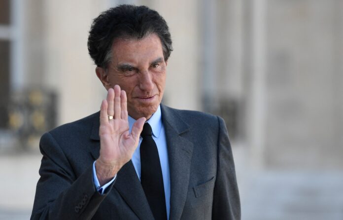 politico-frances-diezmo-una-institucion-cultural-por-el-caso-epstein