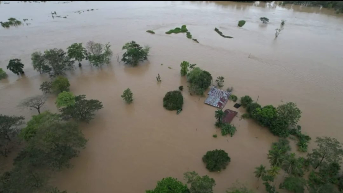 frente-frio-agrava-crisis-climatica-en-colombia:-14-muertos-y-47.000-familias-afectadas-por-inundaciones-y-avalanchas