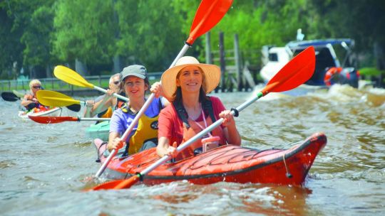 temporada-estival-en-el-kayak:-indumentaria,-hidratacion-y-seguridad